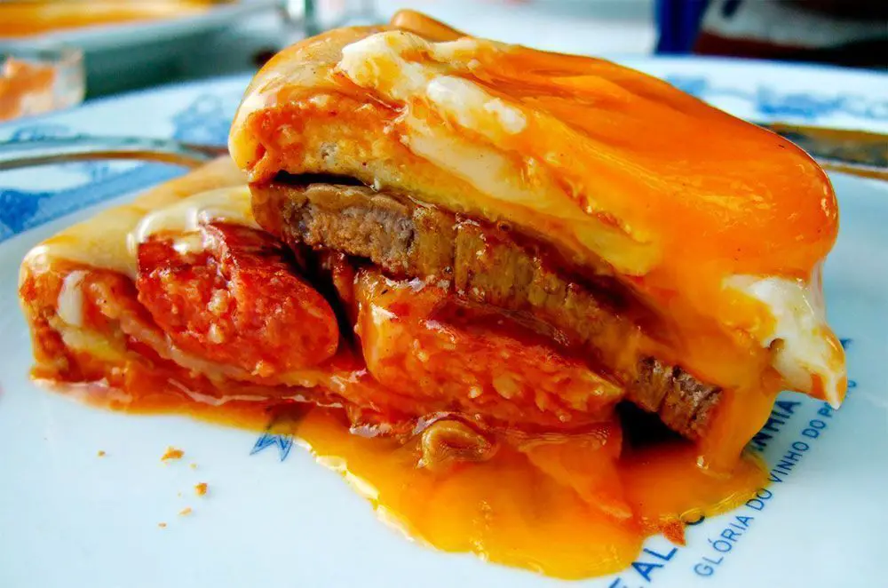 Francesinha. Imagen de Filipe Fortes de Flickr