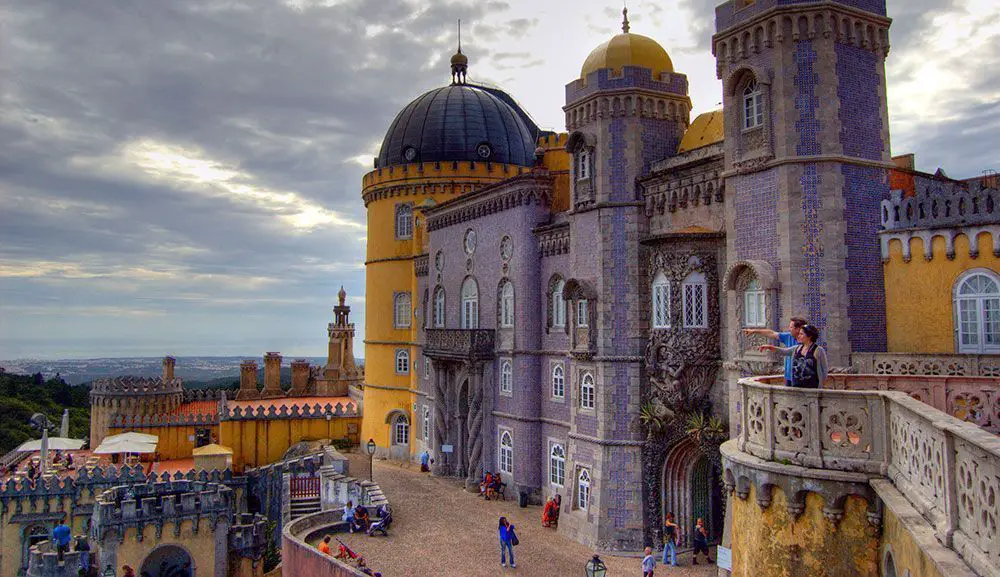 Prepara la cartera para visitar Sintra 4 Vista lateral del Palacio da Pena