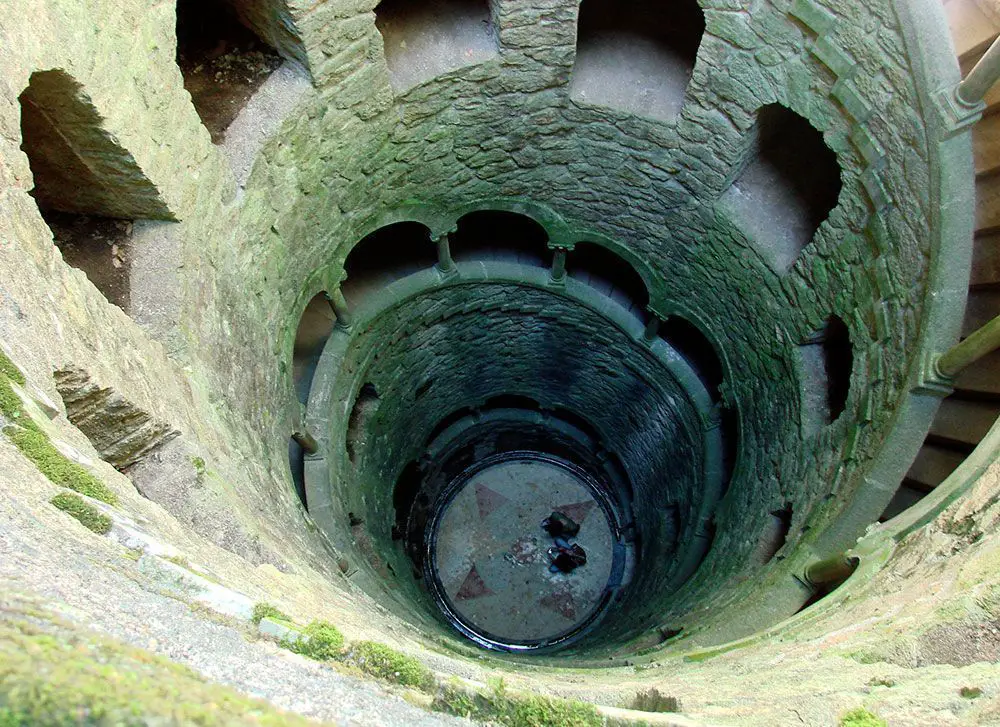 Prepara la cartera para visitar Sintra 3 Pozo iniciático en Sintra