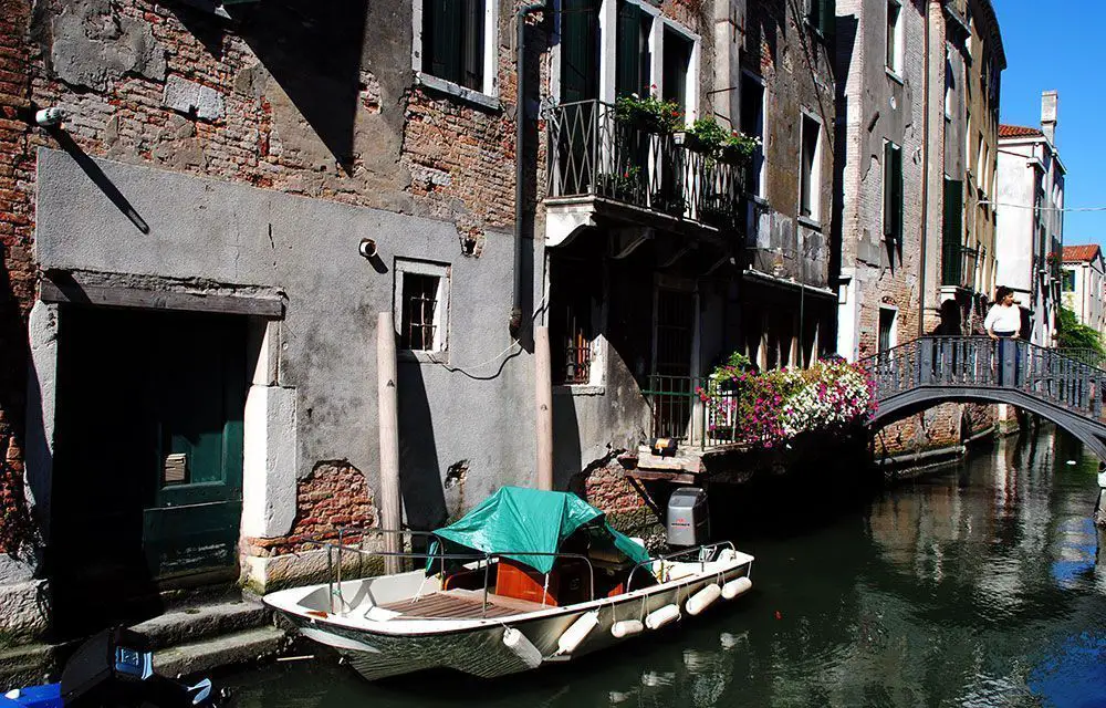 Recorriendo Venecia con carrito 2 Visitar Venecia con carrito te obliga a subir cientos de puentes