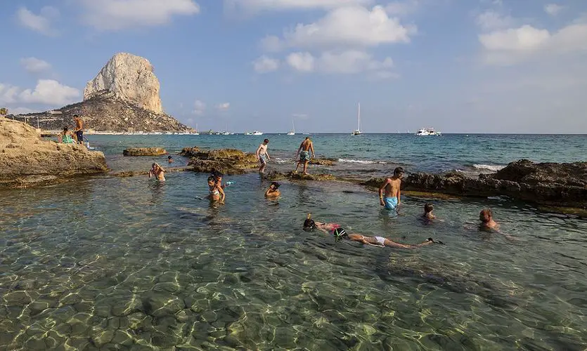 Las mejores calas de la Marina Alta 6 Los Baños de la Reina en Calpe
