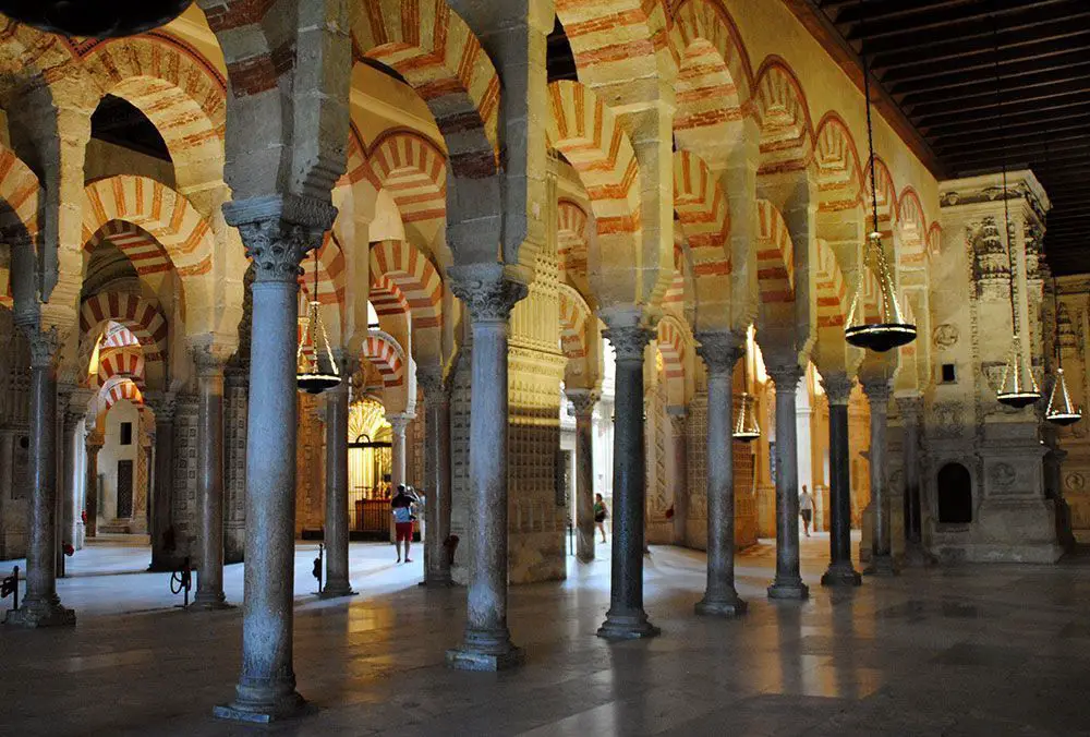 Flores, salmorejo y recuerdos del pasado en Córdoba 2 Dentro de la mezquita de Córdoba