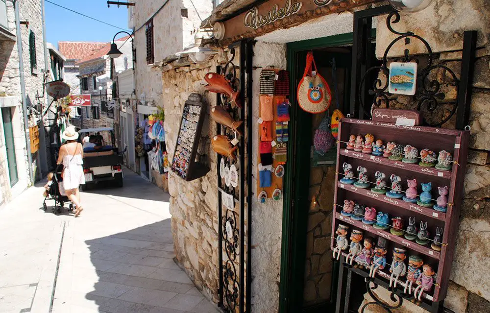 Primosten, la sorpresa de Croacia 2 Pequeños comercios con objetos tradicionales de regalo