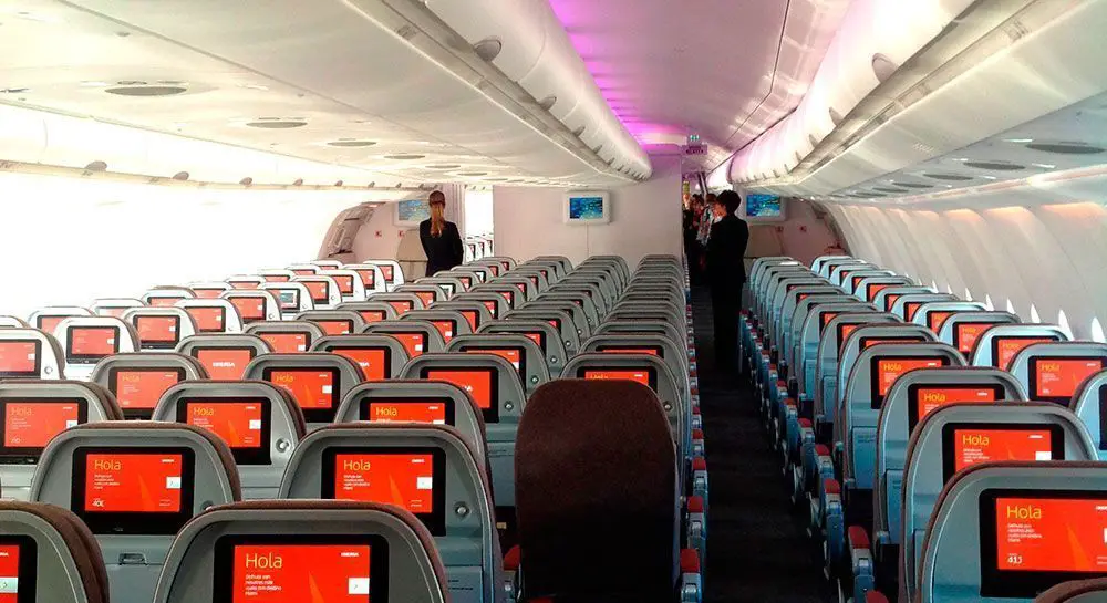 Interior del Airbus A340 de Iberia