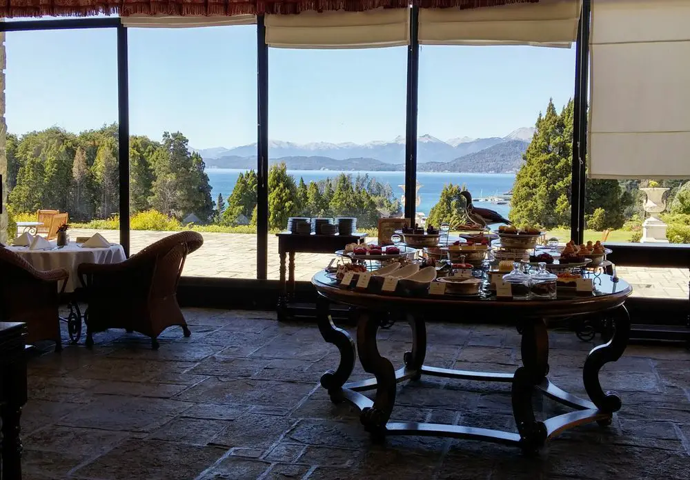 Una tarde y un té en el Hotel Llao Llao de Bariloche 3 Terraza acristalada donde se sirve el té Llao Llao