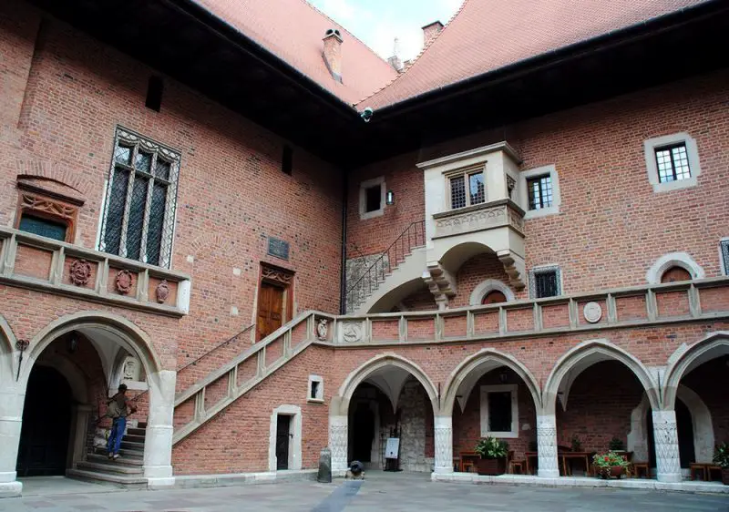 Interior de la universidad de Cracovia