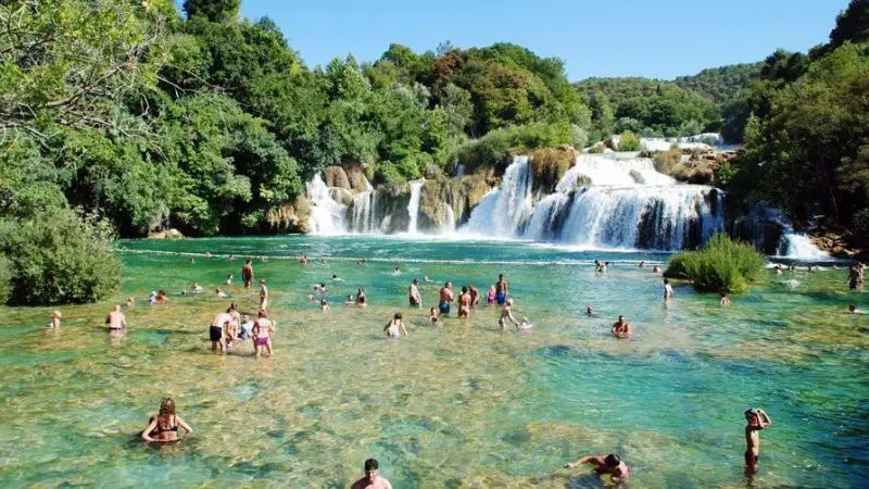 10 lugares que ver en Croacia imprescindibles 3 Cascada Skradinski en Krka, uno de los imperdibles de Croacia