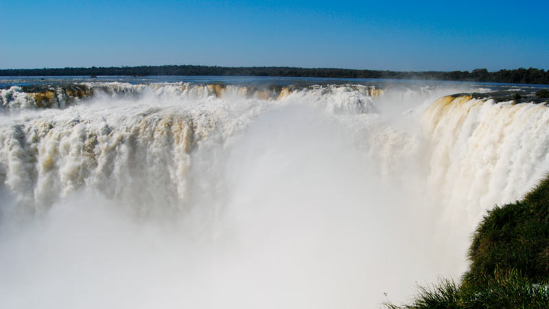 Las Cataratas de Iguazú desde Argentina y Brasil 6 La garganta del Diablo de las cataratas de Iguazú