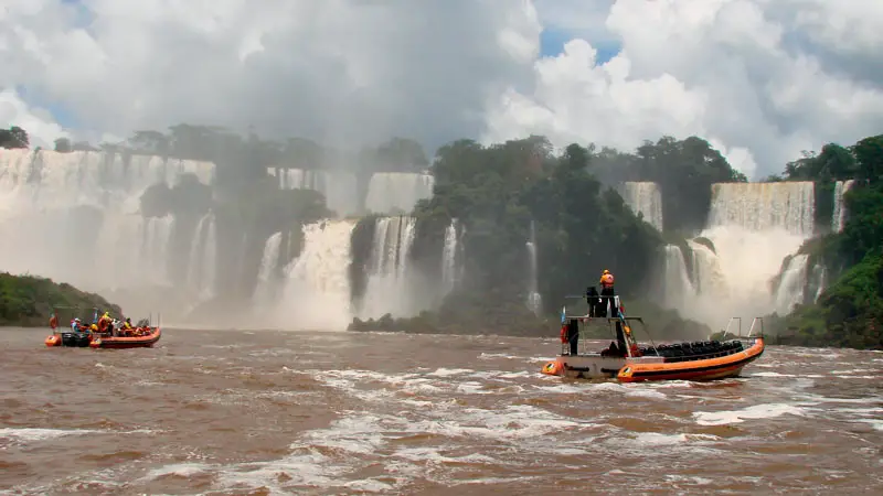 En la lancha durante la Gran Aventura de las cataratas de Iguazú