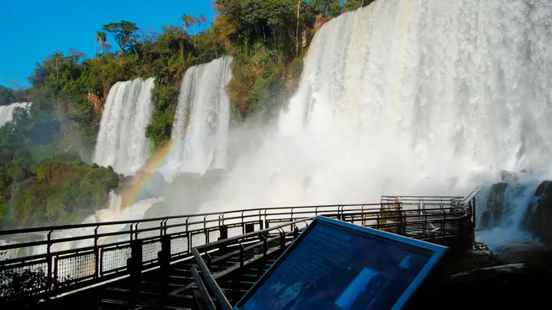 Las Cataratas de Iguazú desde Argentina y Brasil 2 Salto Bossetti de las cataratas de Iguazú