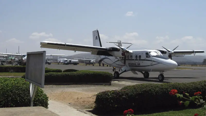 Avioneta de Regional Air en el aeropuerto de Zanzíbar
