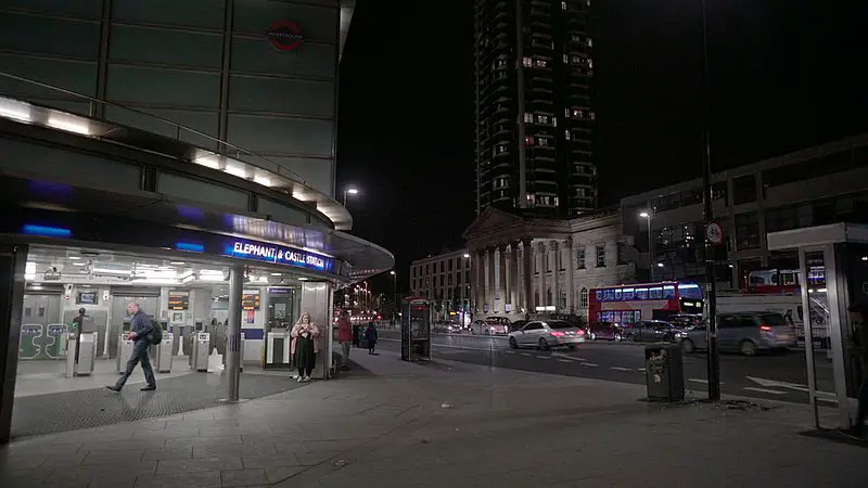 Estación de metro en Elephant and Castle de Londres. Foto: Jwslubbock (Wikimedia)