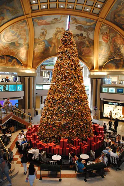 Qué ver en Buenos Aires en un día 9 Árbol de Navidad en Galerias Pacífico de Buenos Aires