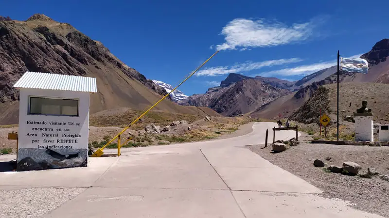 Cómo llegar al cerro Aconcagua desde Mendoza 2 Entrada al Parque Aconcagua