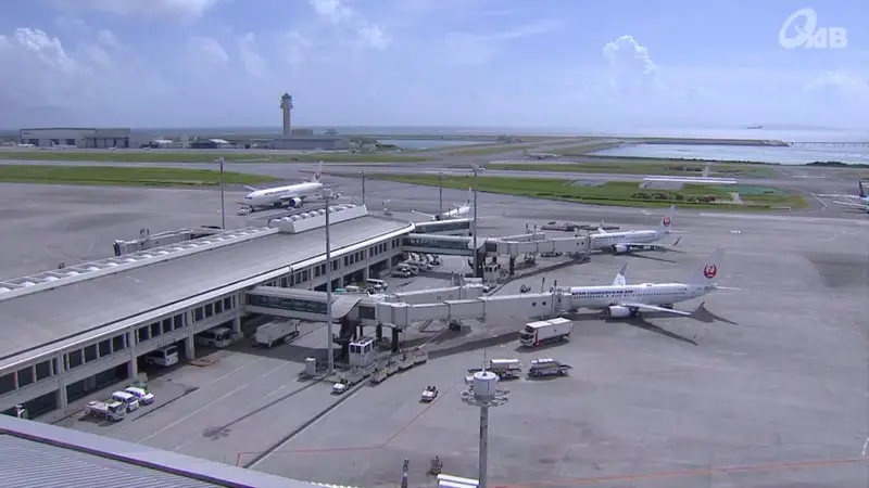 Webcams de aeropuertos en directo 4 Captura de pantalla de la cámara que emite en directo desde el aeropuerto de Okinawa