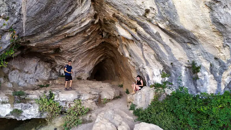 La ruta al Forat de Bernia 2 Entrada al Forat de Bernia