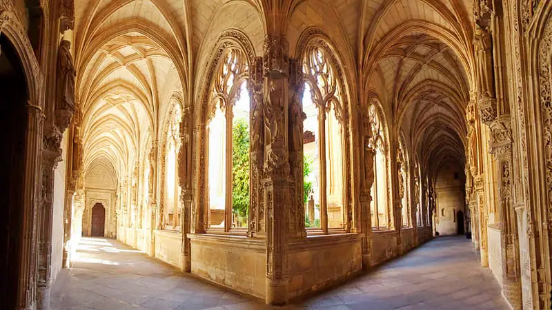 Lugares que ver en Toledo imperdibles 7 Claustro del Monasterio de San Juan de los Reyes