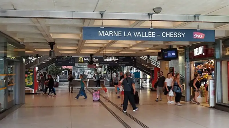 Cómo ir de París a Disneyland 2 Entrada estación Marne La Vallée Cheesy