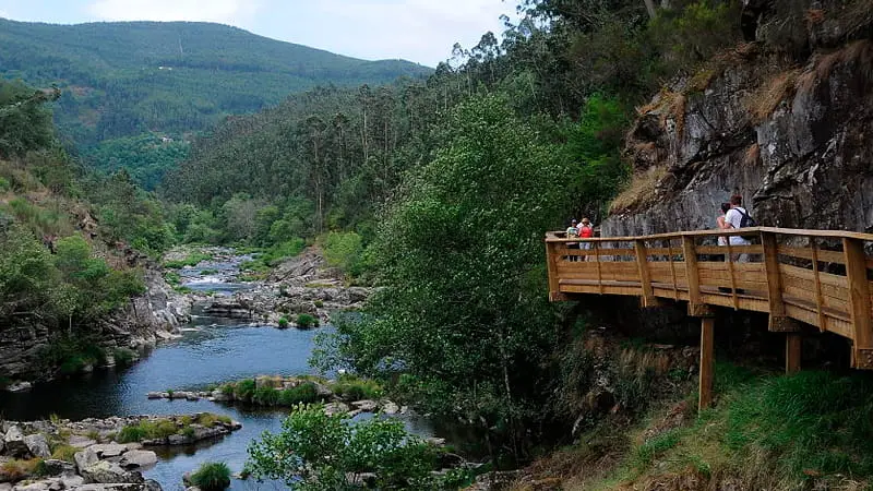 Las mejores excursiones cerca de Oporto 6 Pasarela del pasadizo de Paiva