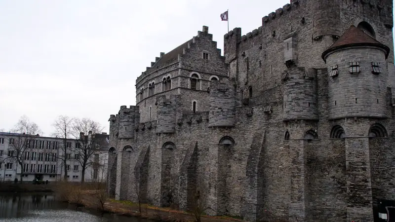 Lateral del castillo de los Condes de Flandes