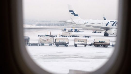 Avión de Finnair en el aeropuerto de Helsinki