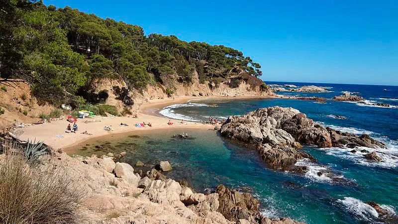 Descubre las mejores playas de la Costa Brava 8 Cala Estreta en Palamós